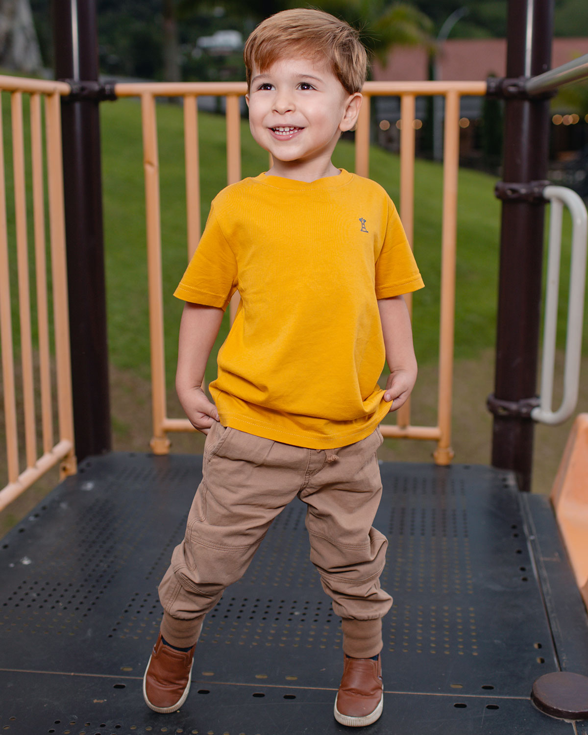 Camisa mostaza niño deals