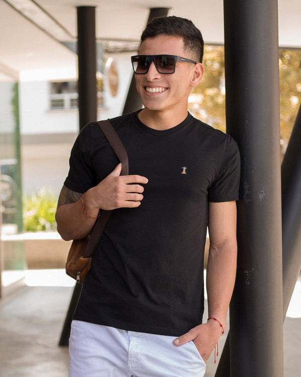 Camiseta Negra / Regular Fit - Apoštol Q.C.