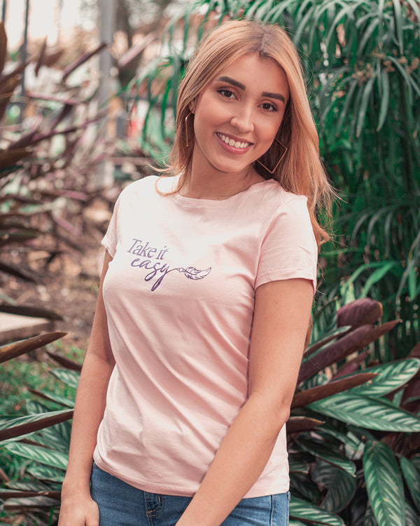 Camiseta rosada estampada