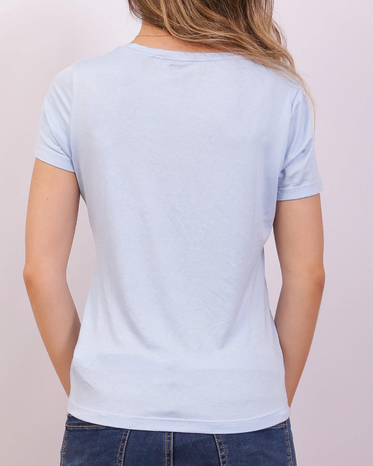 Camiseta básica cuello v celeste - Apoštol Q.C.